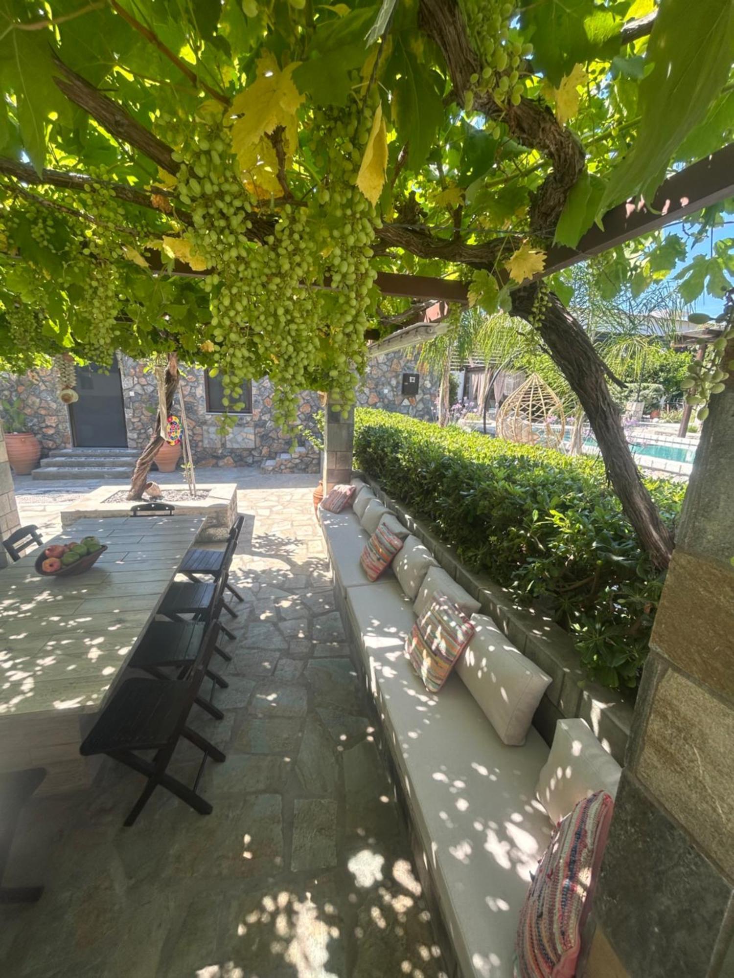 Aithonas Country house *